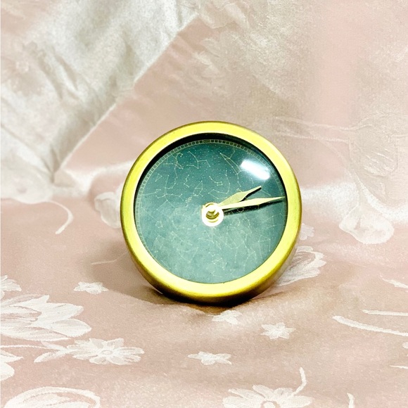 Modern Gold and Black Wall Clock with Minimalist Design - Picture 2 of 8